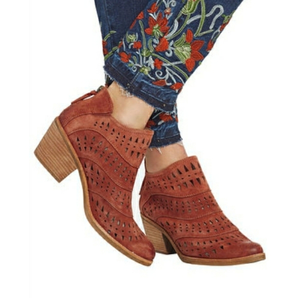 ■SOLD■NEW IN BOX- SOFFT SZ 10  SUEDE BOOTIE - Picture 2 of 10